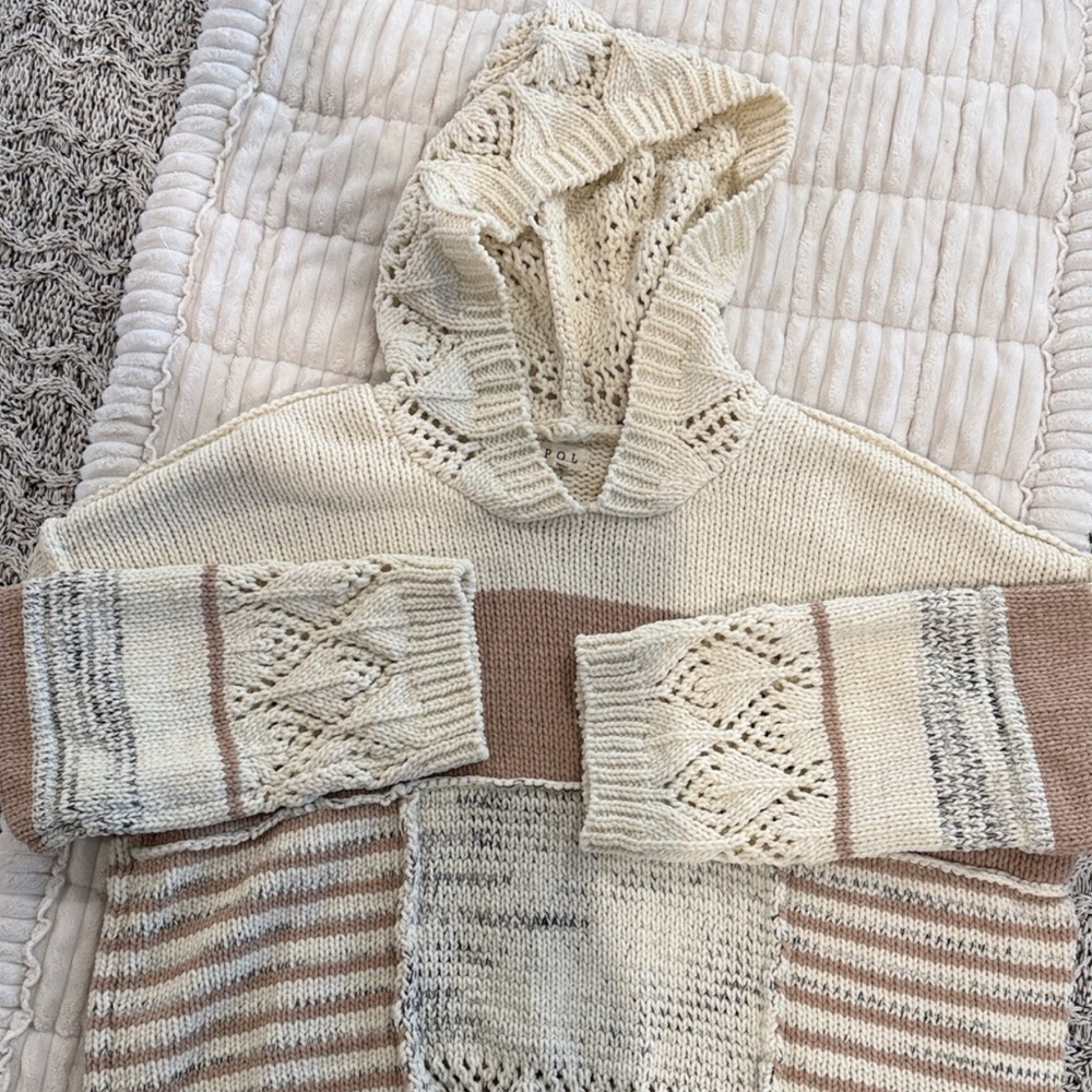 POL Gray and Cream Knit Sweater with Blue Accents - Picture 6 of 9